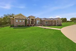 100 Maverick Ct, Granbury, TX 76049 - Photo 2