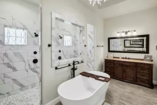 100 Maverick Ct, Granbury, TX 76049 - Photo 12