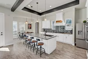 100 Maverick Ct, Granbury, TX 76049 - Photo 4