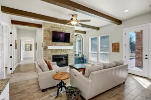 100 Maverick Ct, Granbury, TX 76049 - Photo 6