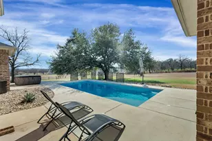 100 Maverick Ct, Granbury, TX 76049 - Photo 6