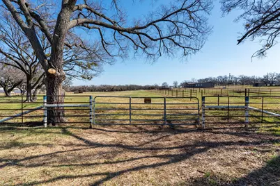700 Gilliland Road, Springtown, TX 76082 - Photo 10