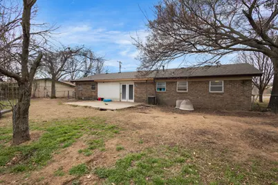 705 Pillar St, Bowie, TX 76230 - Photo 2