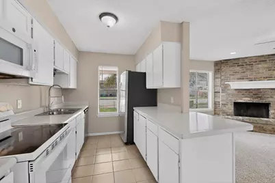 913 W Rochelle Road, Irving, TX 75062 - Photo 14