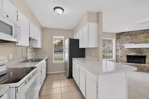 913 W Rochelle Rd, Irving, TX 75062 - Photo 14