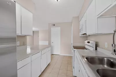 913 W Rochelle Road, Irving, TX 75062 - Photo 16