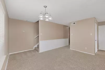 913 W Rochelle Road, Irving, TX 75062 - Photo 8