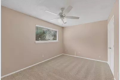 913 W Rochelle Road, Irving, TX 75062 - Photo 28