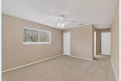 913 W Rochelle Road, Irving, TX 75062 - Photo 20