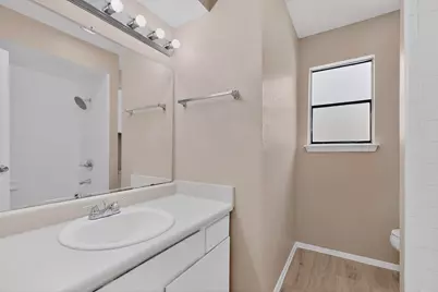 913 W Rochelle Road, Irving, TX 75062 - Photo 16