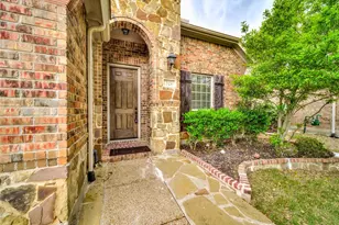 324 Enid Dr, Lewisville, TX 75056 - Photo 2