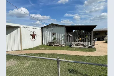 1116 Navarro, Mart, TX 76664 - Photo 12