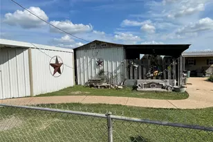 1116 Navarro, Mart, TX 76664 - Photo 12