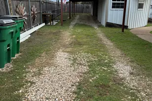 1116 Navarro, Mart, TX 76664 - Photo 6