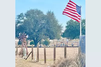 1116 Navarro, Mart, TX 76664 - Photo 2