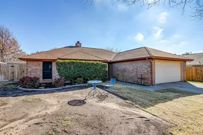 4225 Woodward Court, Grand Prairie, TX 75052 - Photo 2