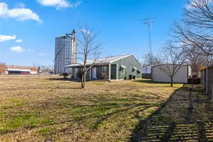 702 Main St, Windom, TX 75492 - Photo 20