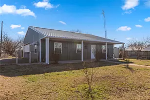702 Main St, Windom, TX 75492 - Photo 2