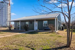 702 Main St, Windom, TX 75492 - Photo 18