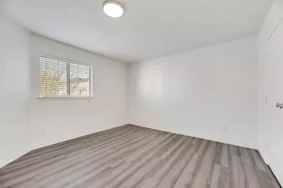 812 Isla Verde Plaza, Dallas, TX 75211 - Photo 14