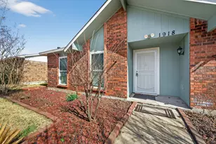 1918 Lamont Dr, Garland, TX 75040 - Photo 4
