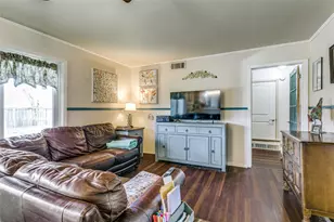 209 Linda Ln, Irving, TX 75062 - Photo 4