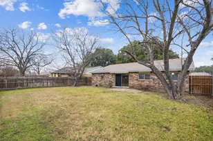 317 E Grenoble Dr, Grand Prairie, TX 75052 - Photo 24