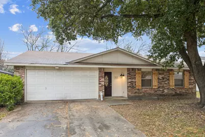 317 E Grenoble Drive, Grand Prairie, TX 75052 - Photo 2