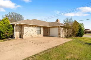 6700 Oriole Ct, Haltom City, TX 76137 - Photo 4