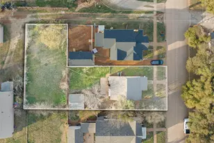 207 S Flint St, Breckenridge, TX 76424 - Photo 2