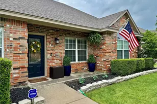 206 Red Wolf Ln, Red Oak, TX 75154 - Photo 2