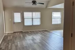 722 Rambling Ct, Granbury, TX 76049 - Photo 2