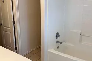 722 Rambling Ct, Granbury, TX 76049 - Photo 4