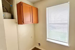 333 Ware Dr, Grand Prairie, TX 75051 - Photo 10