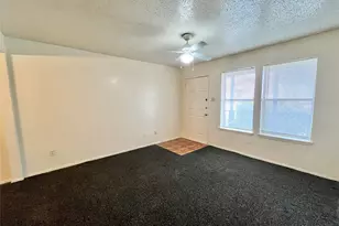 333 Ware Dr, Grand Prairie, TX 75051 - Photo 4