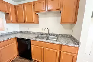 333 Ware Dr, Grand Prairie, TX 75051 - Photo 8