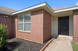 7816 Whitney Ln, Fort Worth, TX 76112 - Photo 4