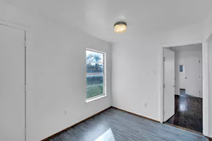 220 N Commerce St, Burleson, TX 76028 - Photo 8