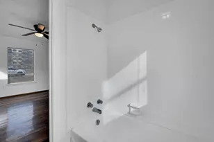 220 N Commerce St, Burleson, TX 76028 - Photo 12