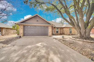 202 Morene Ave, Waxahachie, TX 75165 - Photo 2