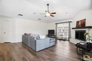 4946 Briar Oaks Ln, Grand Prairie, TX 75052 - Photo 6