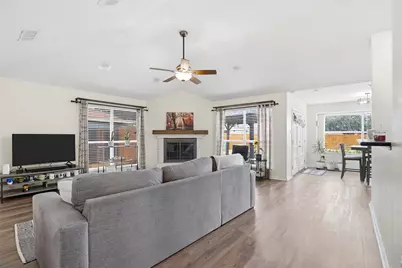 4946 Briar Oaks Lane, Grand Prairie, TX 75052 - Photo 4