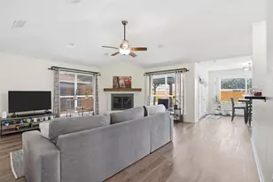 4946 Briar Oaks Ln, Grand Prairie, TX 75052 - Photo 4