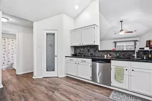 4946 Briar Oaks Ln, Grand Prairie, TX 75052 - Photo 8