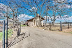 1185 Lakewood Cir, Alvarado, TX 76009 - Photo 1