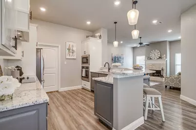 612 Adeline Drive, Burleson, TX 76028 - Photo 10