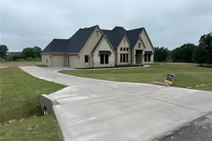 1017 Old Oaks Ct, Weatherford, TX 76087 - Photo 2