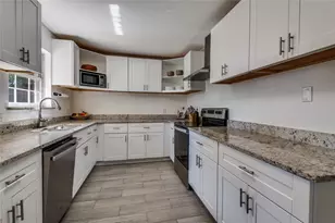 1906 Woodoak Dr, Irving, TX 75060 - Photo 2