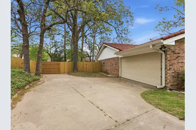 209 Valley View Court, Azle, TX 76020 - Photo 4