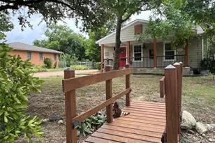 523 Houston St, Cedar Hill, TX 75104 - Photo 4